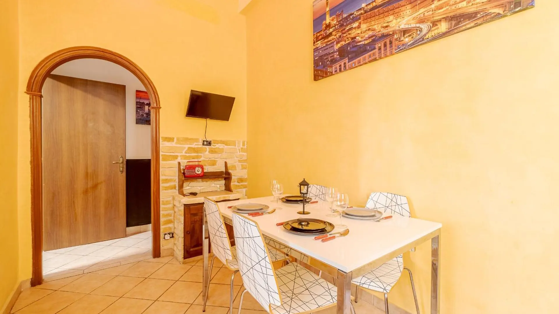 Genova La Fortuna Roomy Apt & Panoramic Balcony Apartment