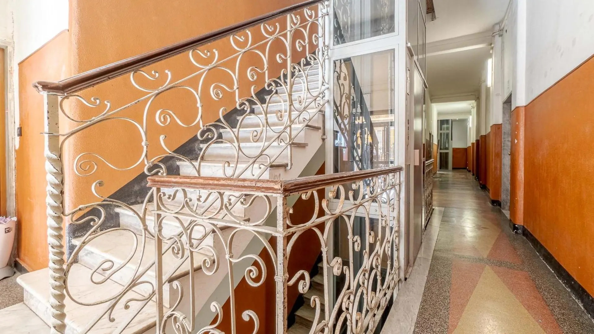 Genova La Fortuna Roomy Apt & Panoramic Balcony Apartment