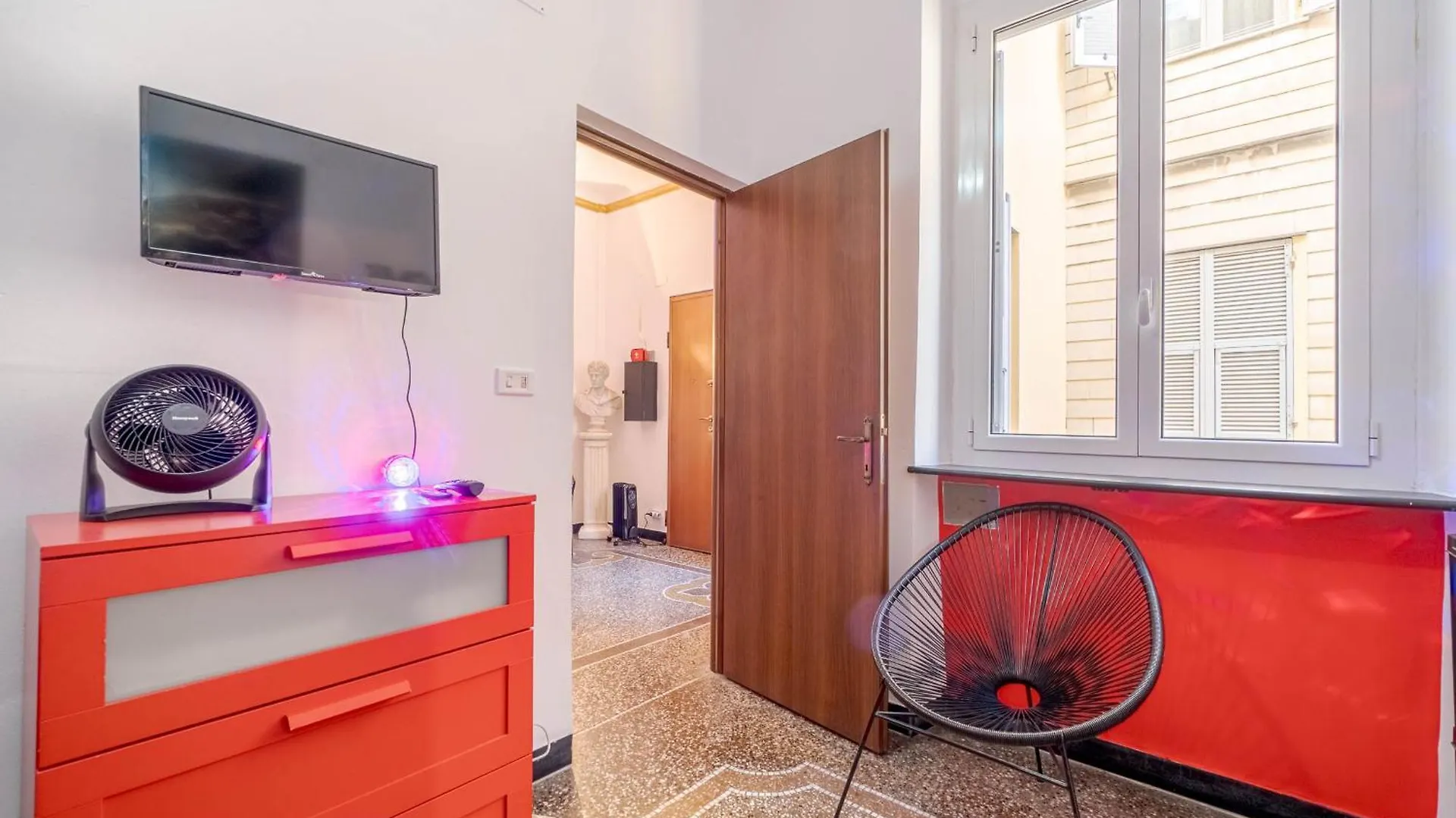 Genova La Fortuna Roomy Apt & Panoramic Balcony