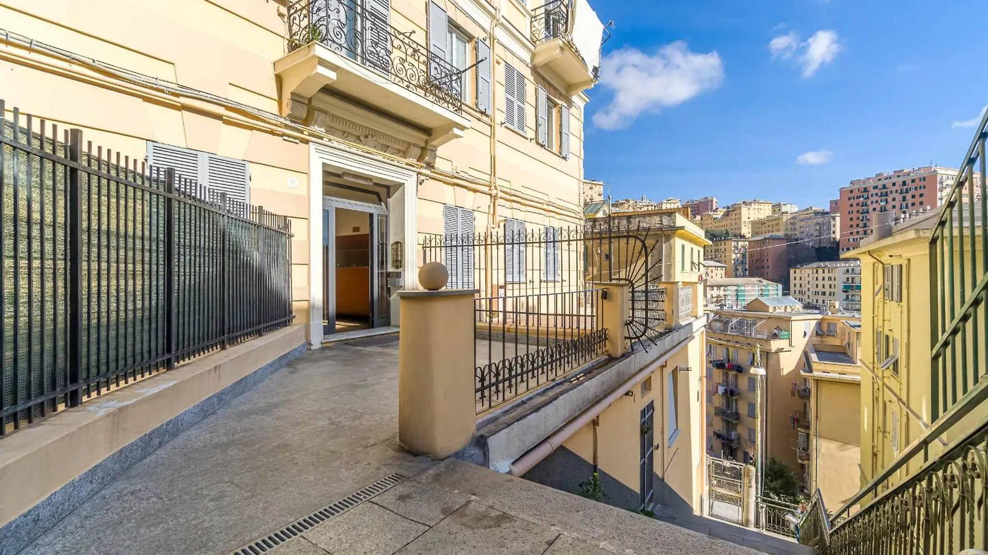 Genova La Fortuna Roomy Apt & Panoramic Balcony 0*, Genoa Italy